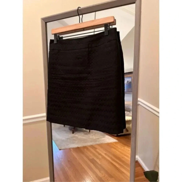 LOFT Size 4 Black Pencil Skirt‎ - Picture 1 of 3